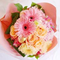 item0054　出産やご結婚のお祝いに!　ピンク系のミックスブーケ